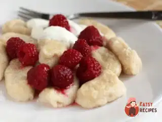 Ліниві вареники з малиною