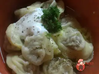 Пельмені з яловичини та свинини із зеленню