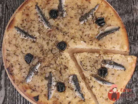 Пісаладьєр із запеченою цибулею
