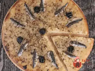 Пісаладьєр із запеченою цибулею