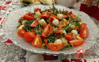 Салат з гребешками та запеченими овочами