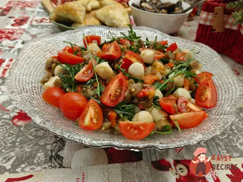 Салат з гребешками та запеченими овочами
