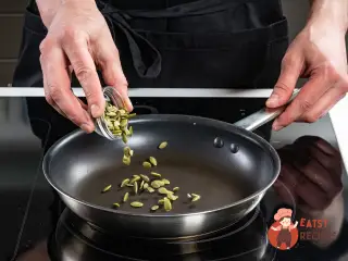 Крок 7: Салат з редиски з маринованою морквою
