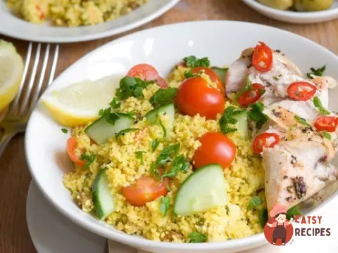 Курча в спеціях каджун з кускусом