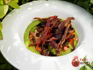 Хумус із сезонною зеленню