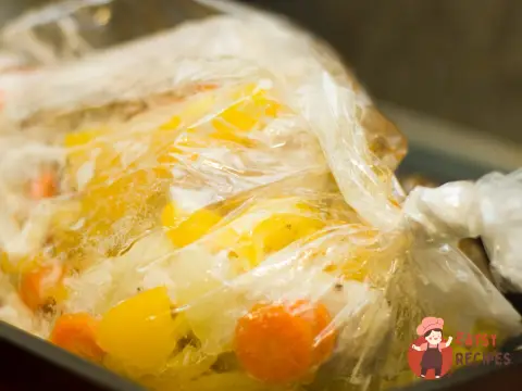 Курка в рукаві з овочами