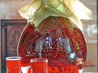 Наливка "Брусниця з розмарином"