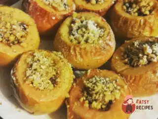 Яблука печені з журавлиною, медом та горіхами