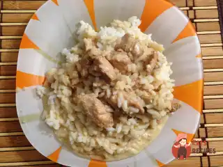 Шматочки курячого філе з рисом