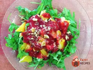 Салат з апельсином і руколою з журавлинною заправкою