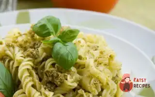 Літній Салат З Пастою, Песто Та Помідорами.