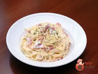 Спагетті карбонару з беконом