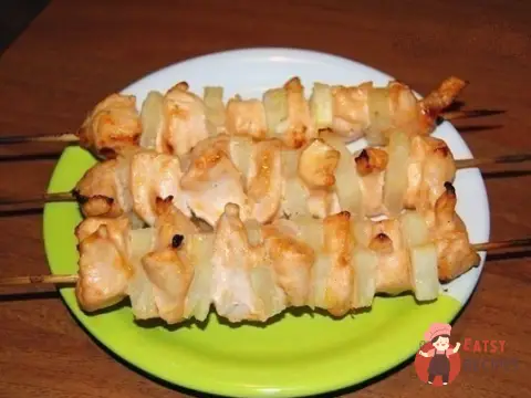 Курячі шашлички з ананасами в духовці