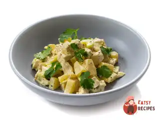 Салат із курки з ананасом