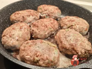 Крок 11: Котлети з домашнього фаршу з броколі