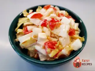 Салат із китайською капустою з яйцем