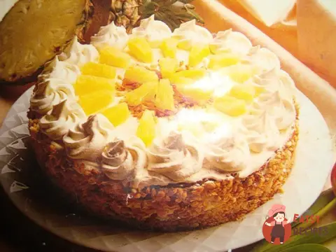 Торт із манки з ананасами