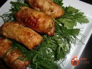 Свинячі рулети, фаршировані печерицями та грушею