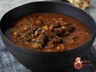 Сочевий суп зі смаженими грибами