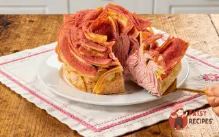 Домашній млинцевий торт з малиновим кремом