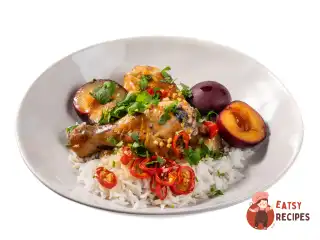 Курячі гомілки зі сливами