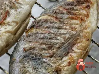 Маринована дорада на грилі