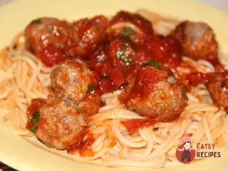 Спагетті з фрикадельками