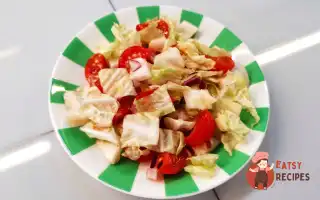 Салат з китайської капусти з помідорами