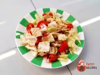 Салат з китайської капусти з помідорами