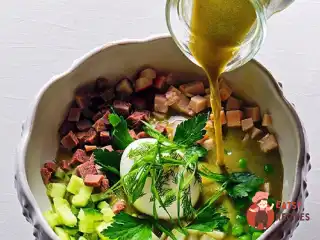 Окрошка на квасі з язиком та куркою