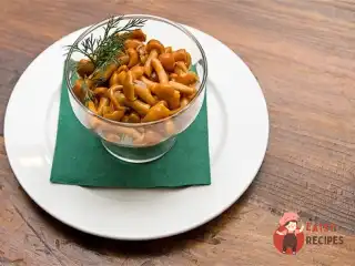 Мариновані опеньки з прянощами