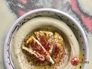 Хумус з куркою