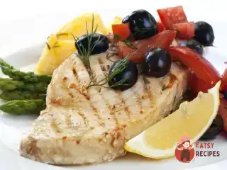 Риба-меч з томатною закускою по-сицилійськи