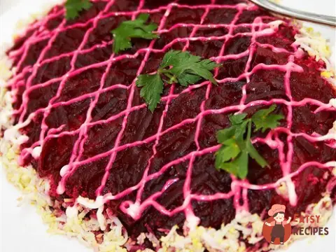 Оселедець під шубою з горіхами