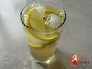 Домашній чай з лимоном і м’ятою