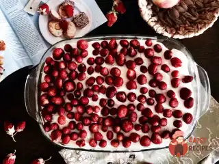 Літній десерт з полуницею, апельсином і зефіром «Лайма»