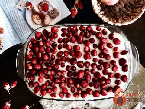 Літній десерт з полуницею, апельсином і зефіром «Лайма»