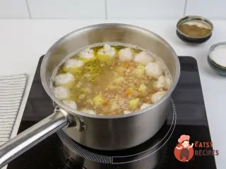 Крок 10: Гречаний суп з фрикадельками