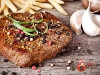 Перечний стейк із фрі-картоплею