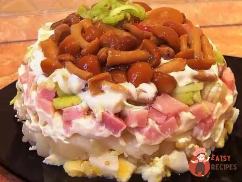Салат з маринованими опеньками та шинкою