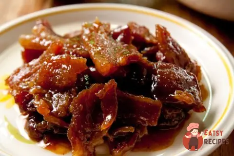 Schmaltz and Gribenes (хрусткі шматочки курячої шкіри зі смаженою цибулею)