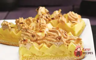 Яблучний Пиріг З Безе І З Корицею