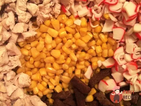 Салат з курки з крабовими паличками