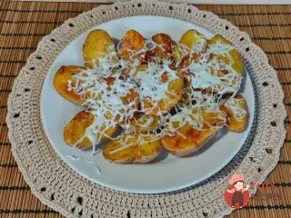 Запечена картопля з сиром