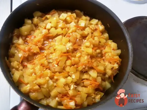 Кабачки, тушковані в томатному соусі