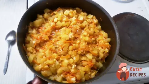 Кабачки, тушковані в томатному соусі
