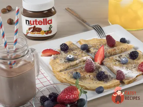 Ажурні млинці з Nutella® та ягодами