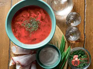 Борщ із яловичини із зеленню