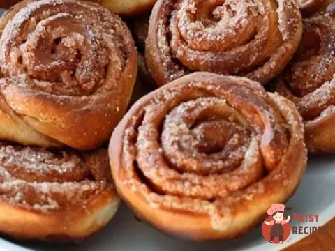 Плюшки з корицею та мускатним горіхом