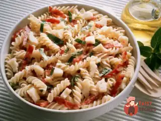 Салат з макаронів з овочами